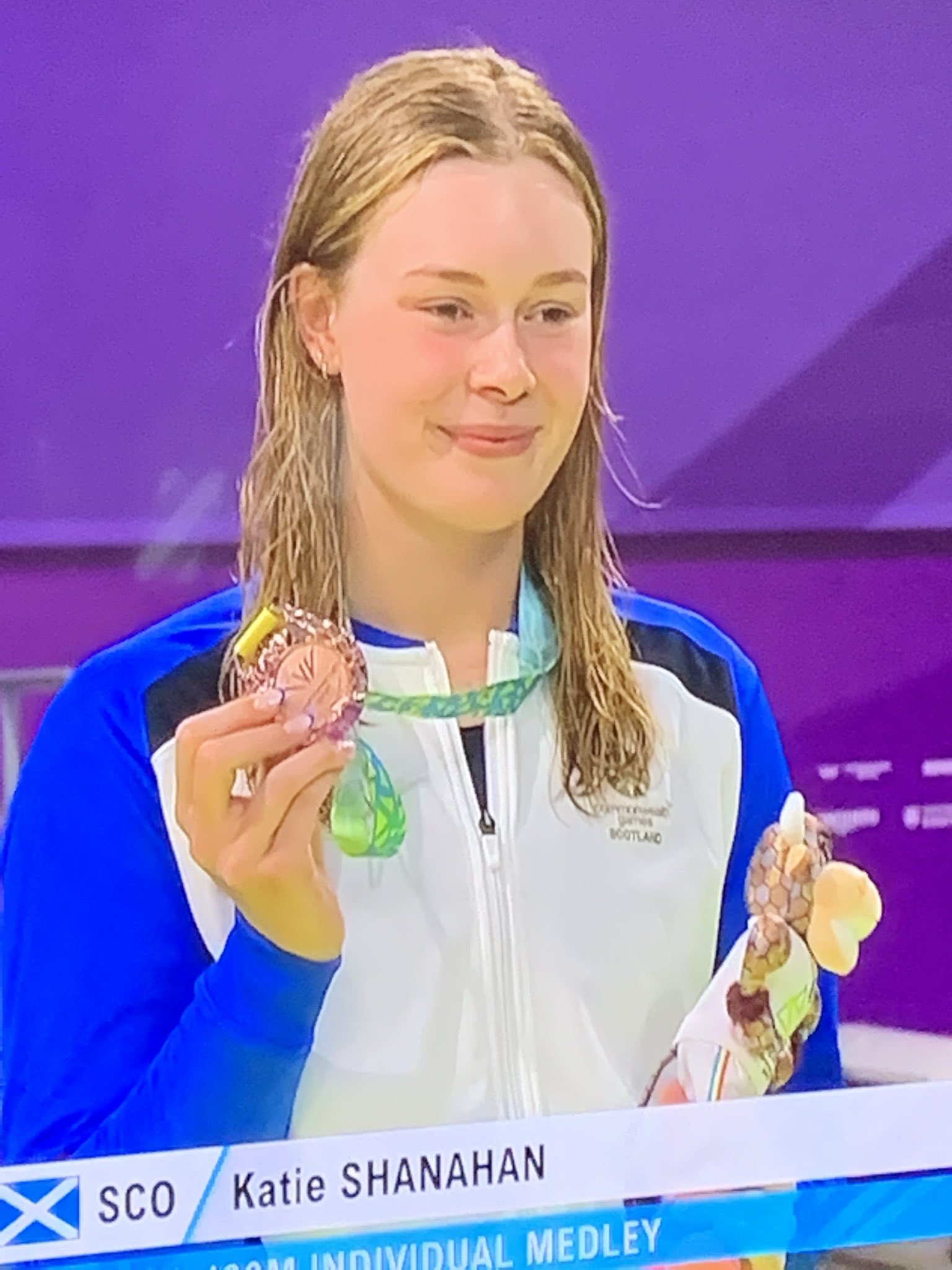 Katie with her Commonwealth bronze medal